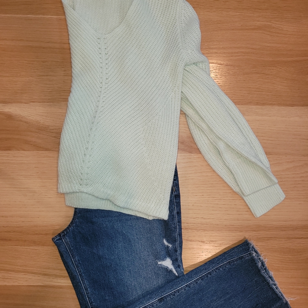 Old Navy Mid Rise Boyfriend Jeans - Picture 7 of 7